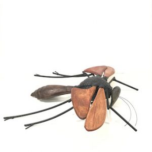 Escultura de Avispa - Image 2